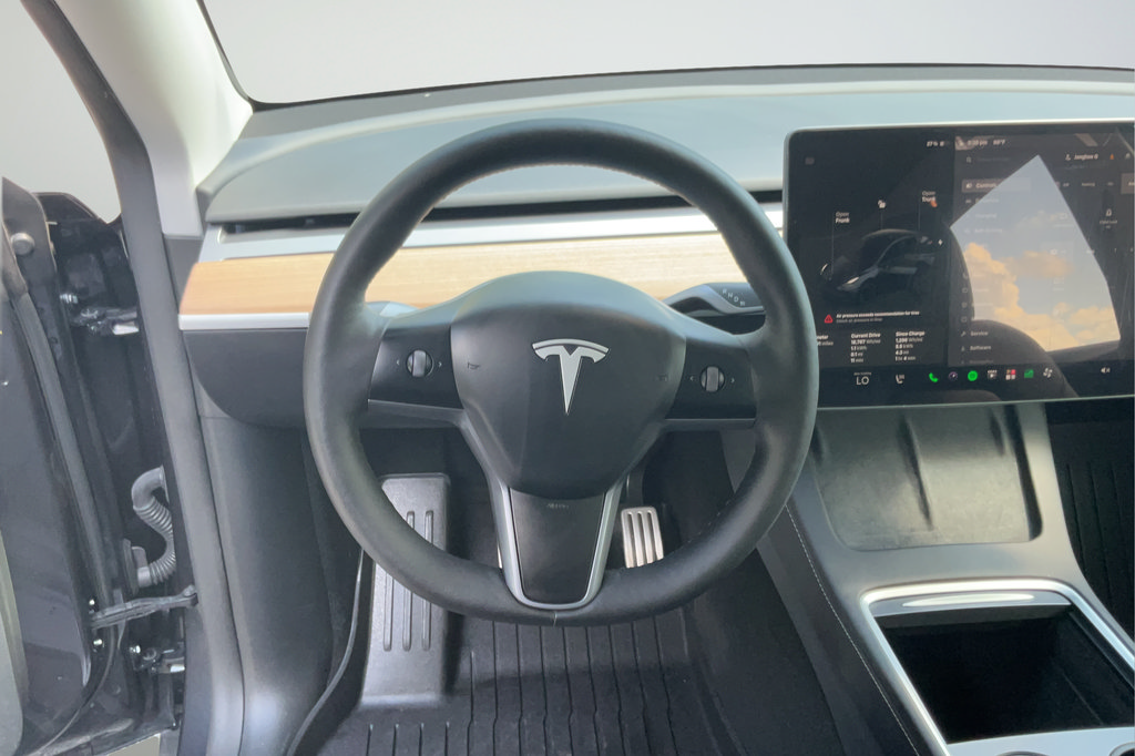 Used 2025 Tesla Model Y Performance AWD/4WD image 17