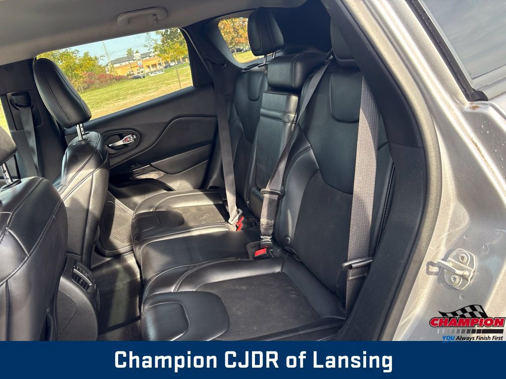 Used 2019 Jeep Cherokee Latitude Plus AWD/4WD image 14