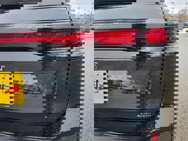 Used 2025 Volkswagen Tiguan SE image 9