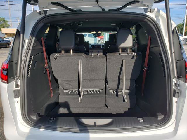 New 2027 Chrysler Pacifica Select FWD image 5