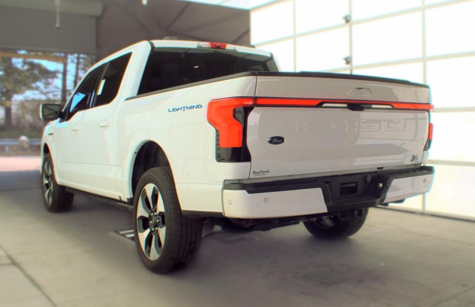 Used 2023 Ford F150 Lightning Platinum AWD/4WD image 7