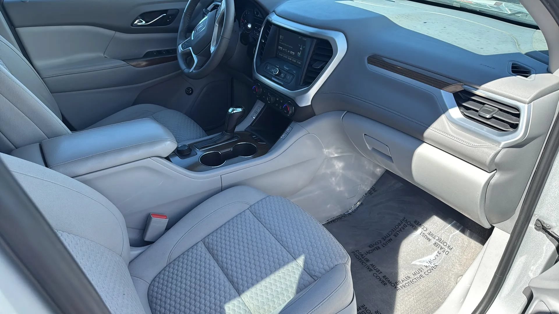Used 2018 GMC Acadia SLE AWD/4WD image 16