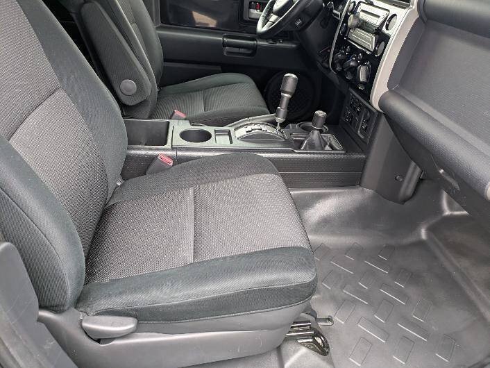 Used 2007 Toyota FJ Cruiser 4WD w/ Upgrade Pkg 2 image 10