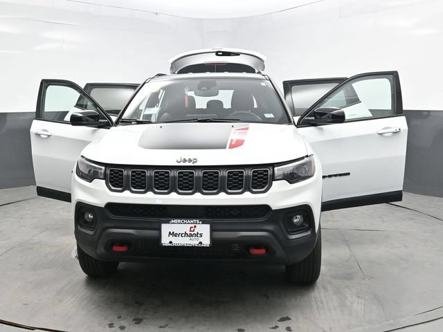 Used 2025 Jeep Compass Trailhawk AWD/4WD image 42