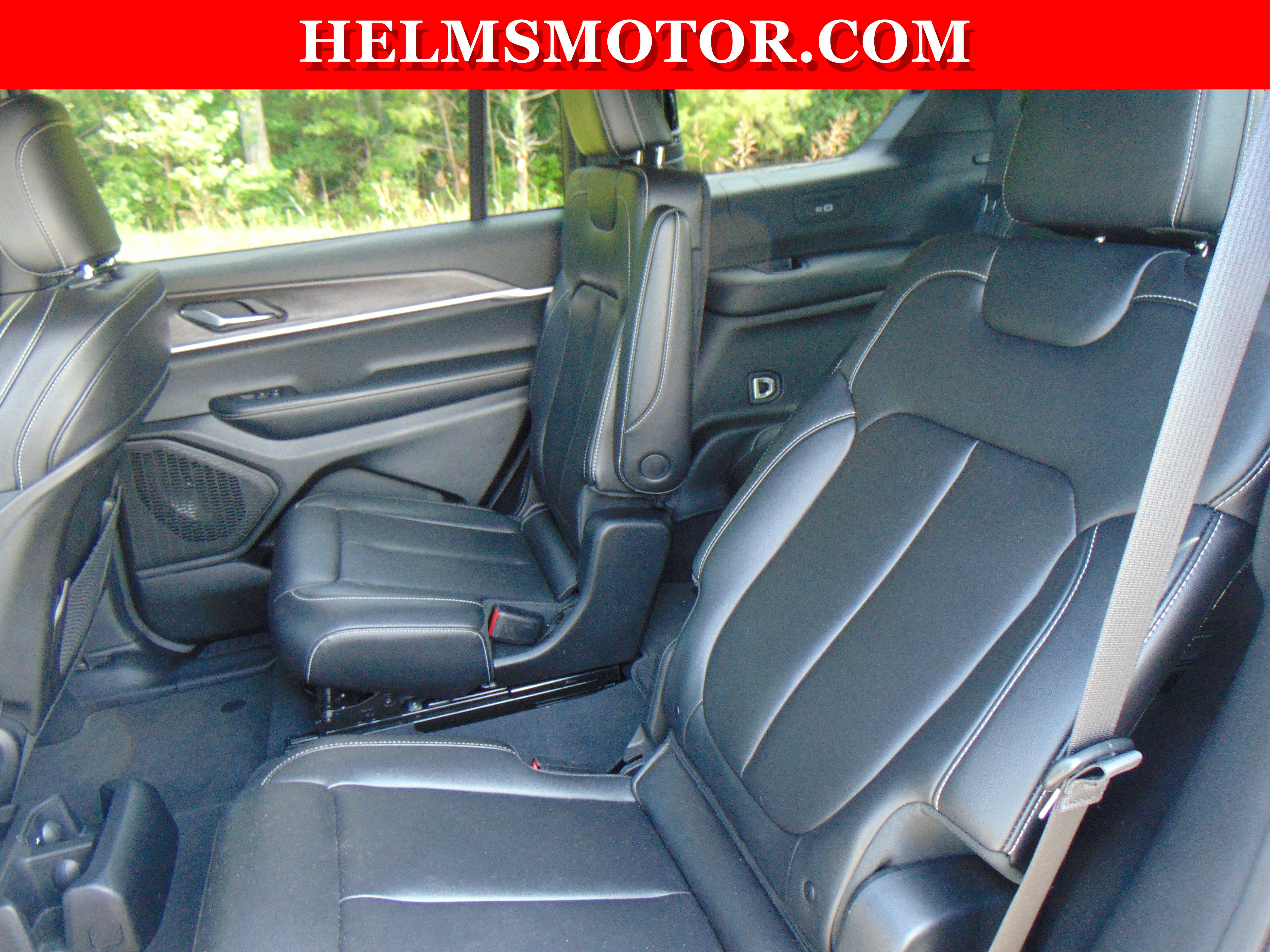 Used 2024 Jeep Grand Cherokee L Limited w/ Black Appearance Package AWD/4WD image 33