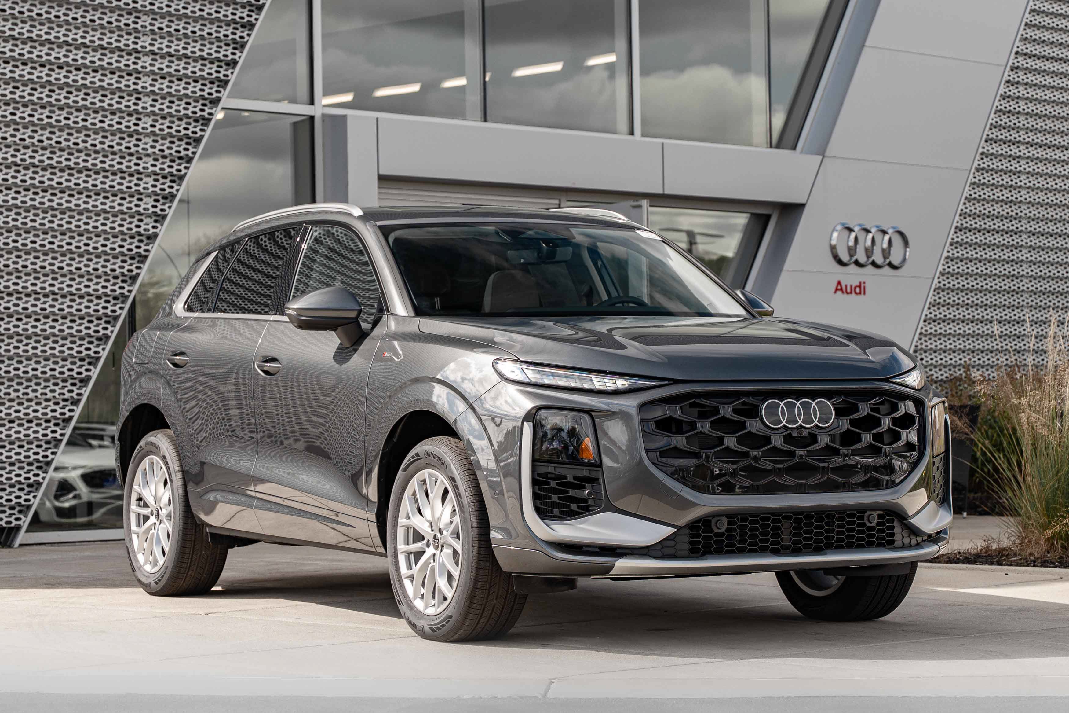New 2026 Audi Q3 quattro 2.0T AWD/4WD image 1