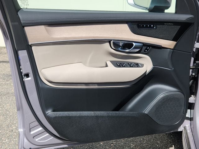 New 2026 Volvo XC90 B6 Plus w/ Protection Package Premier AWD/4WD image 9