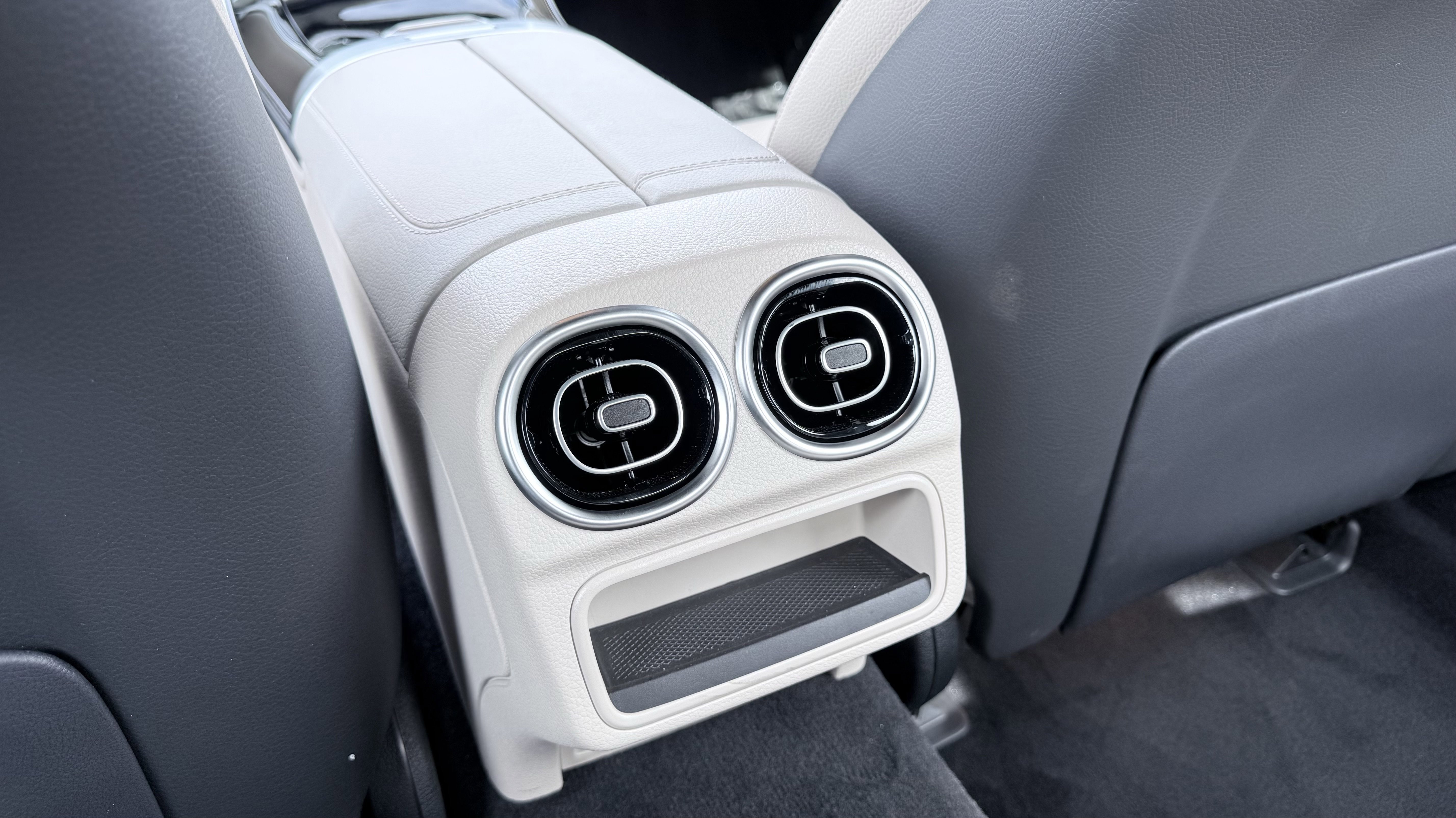 Used 2025 Mercedes-Benz C 300 Sedan image 48