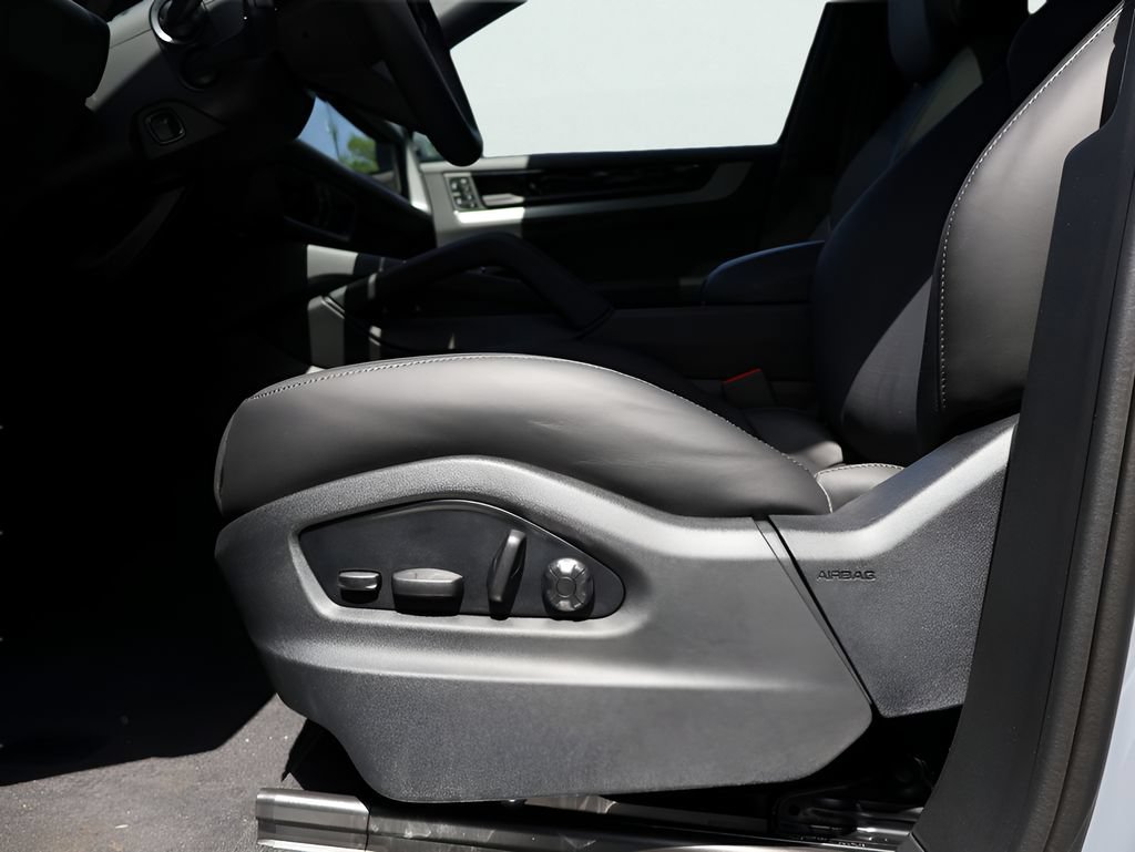 New 2026 Porsche Cayenne E-Hybrid Coupe AWD/4WD image 38