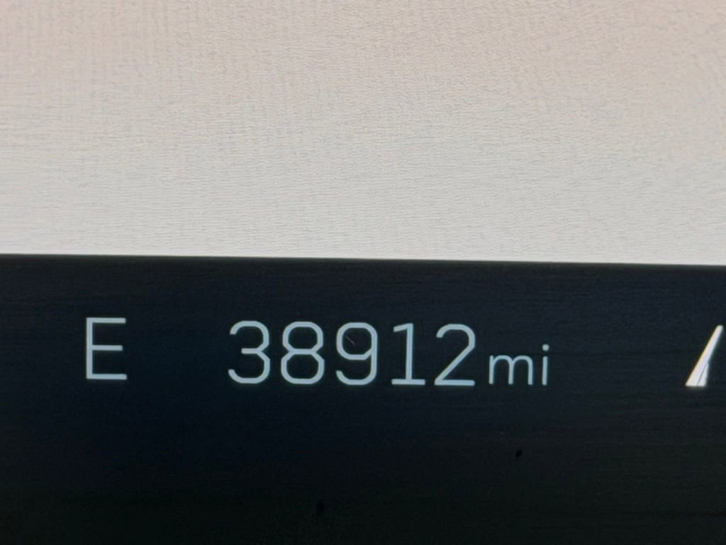 Used 2024 Cadillac XT4 Premium Luxury image 16