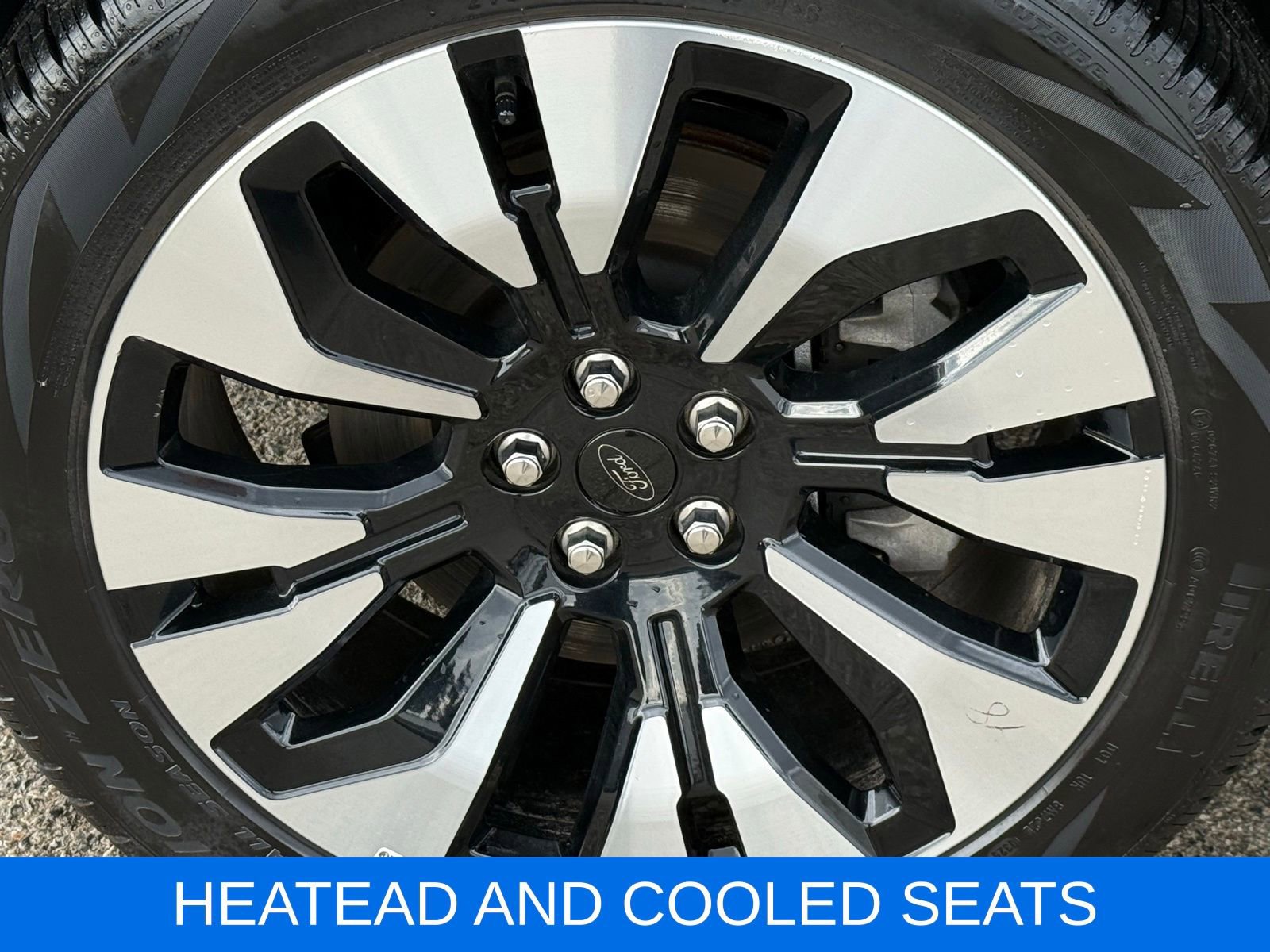 Used 2025 Ford Explorer Platinum w/ LUX Leather Package image 19