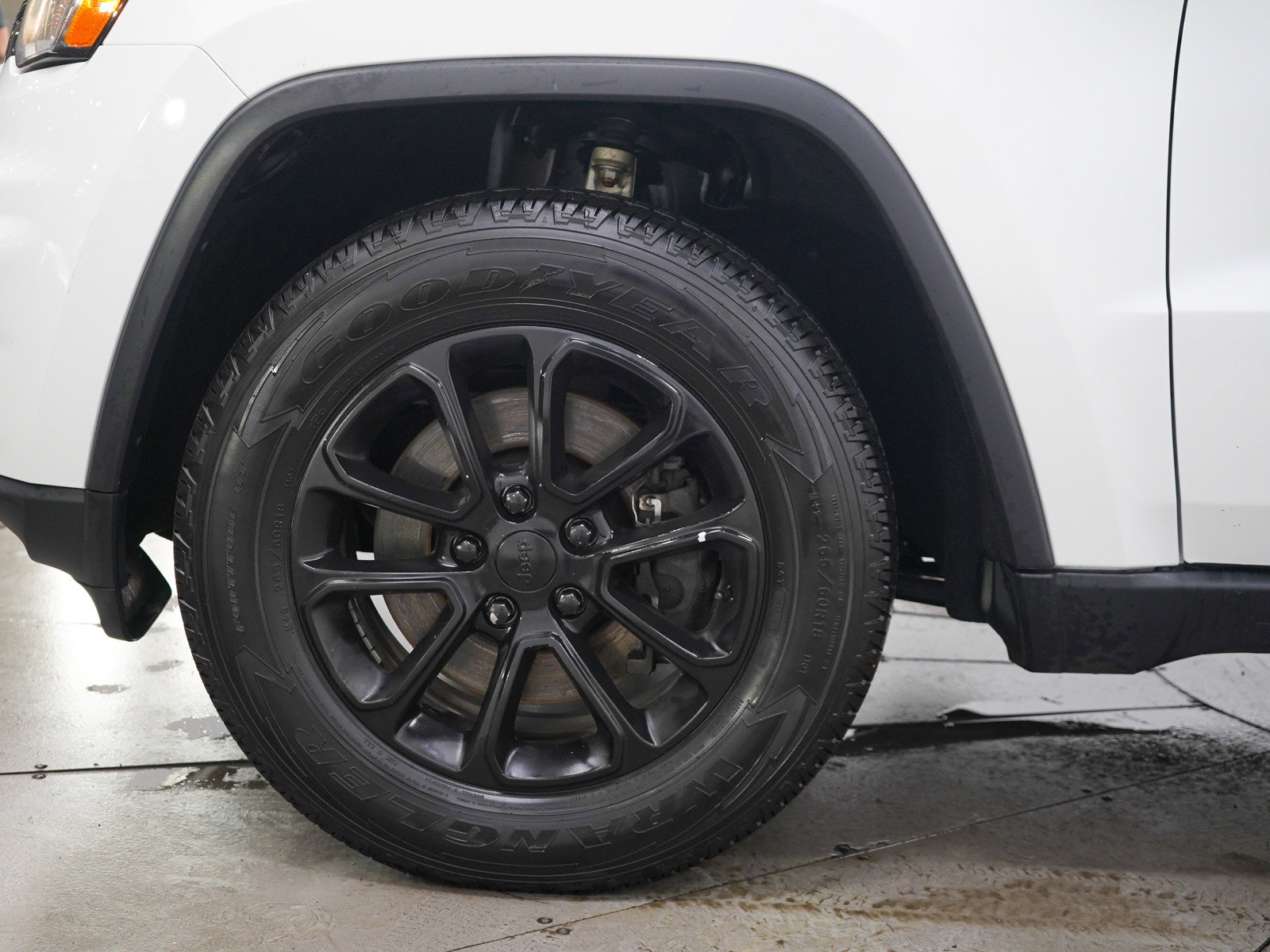Used 2021 Jeep Grand Cherokee Laredo X AWD/4WD image 29