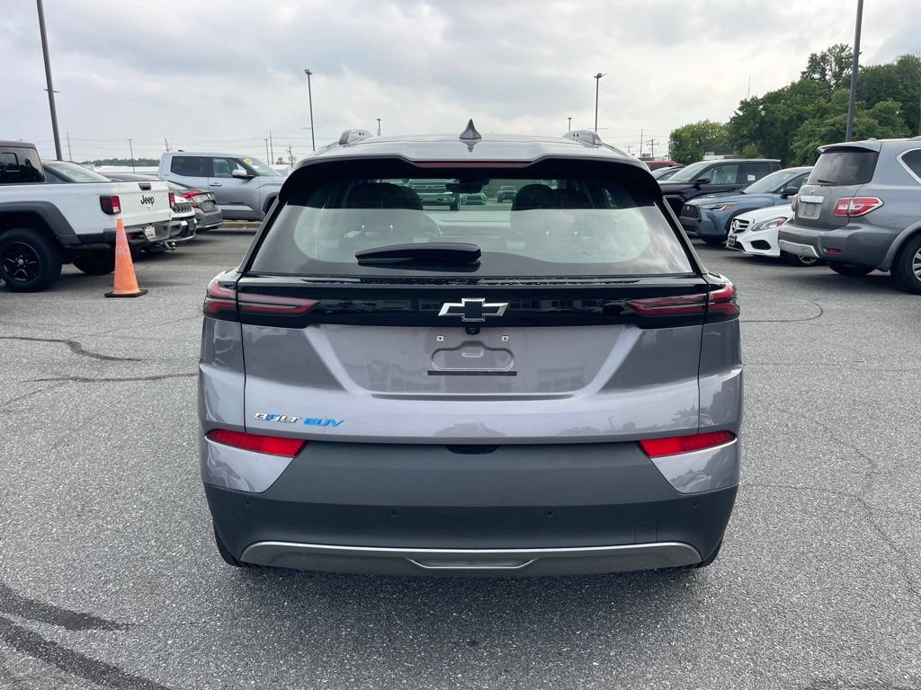 Used 2023 Chevrolet Bolt EUV Premier w/ Sun & Sound Package FWD image 4