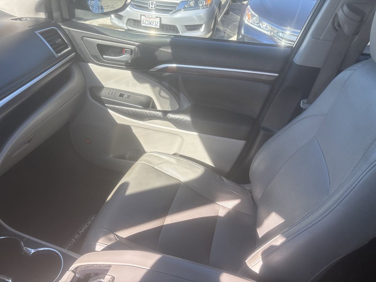 Used 2016 Toyota Highlander Limited Platinum image 22