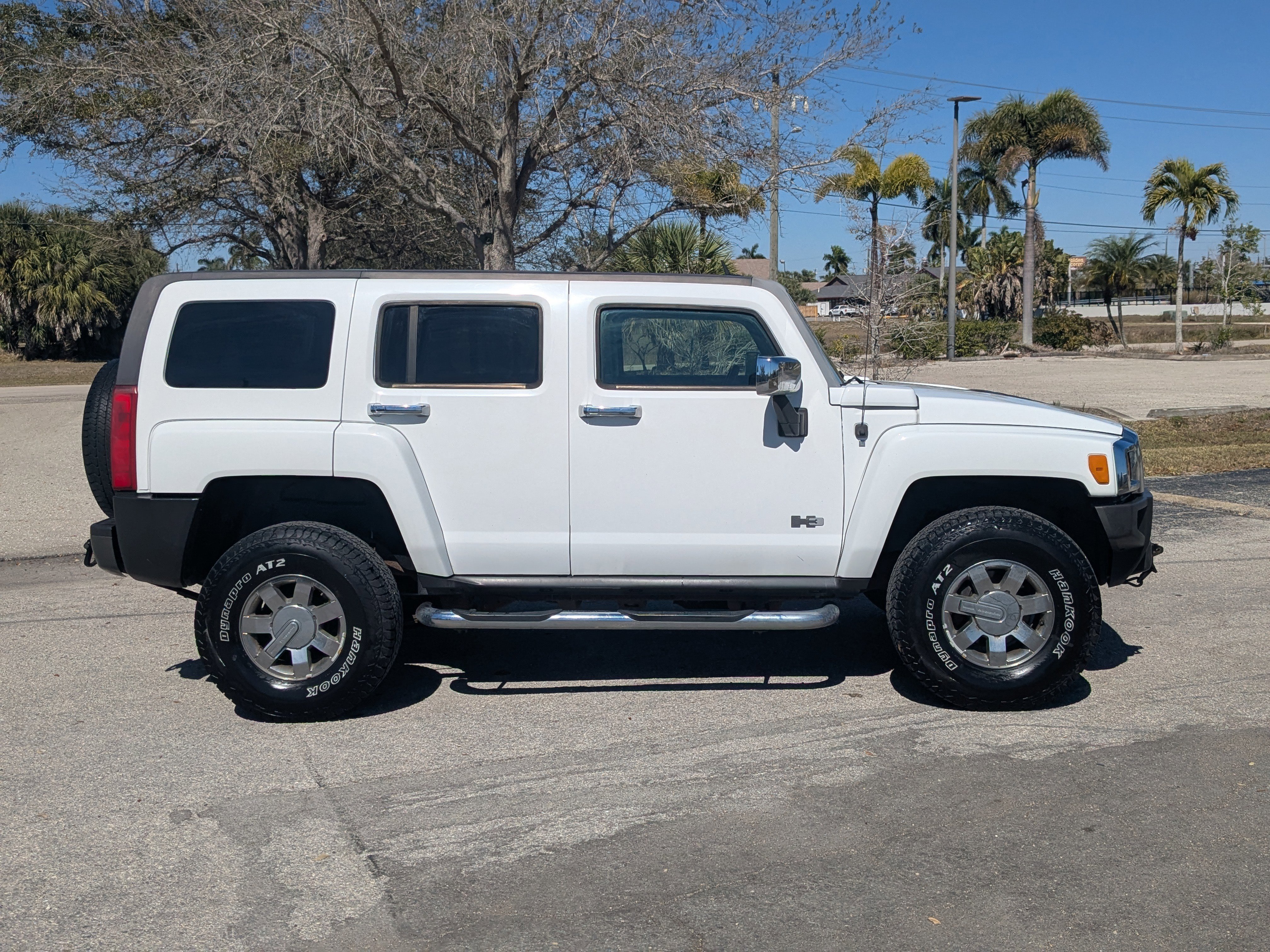 Used 2007 HUMMER H3 image 3