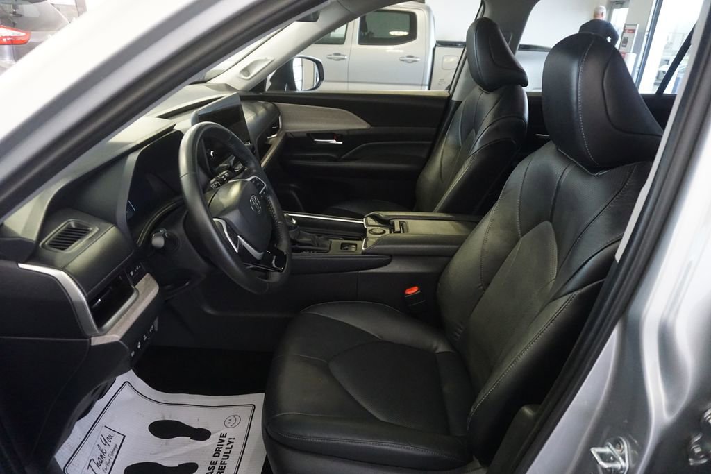 Used 2024 Toyota Grand Highlander Limited image 23