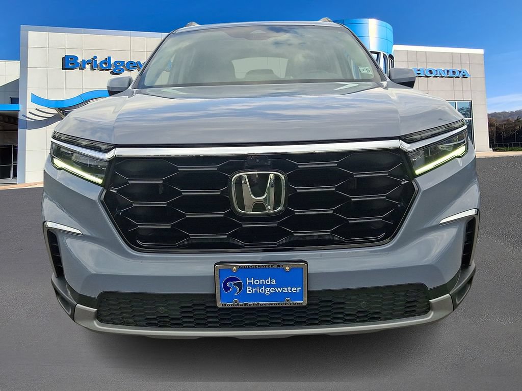 Used 2025 Honda Pilot Elite image 2