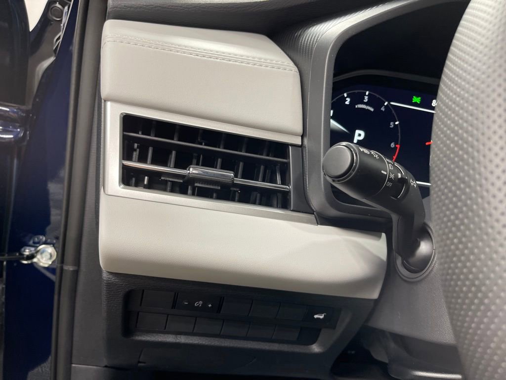 New 2025 Mitsubishi Outlander SE image 7