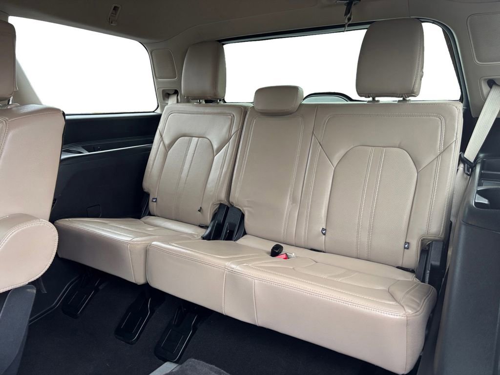 Used 2024 Ford Expedition Limited image 21