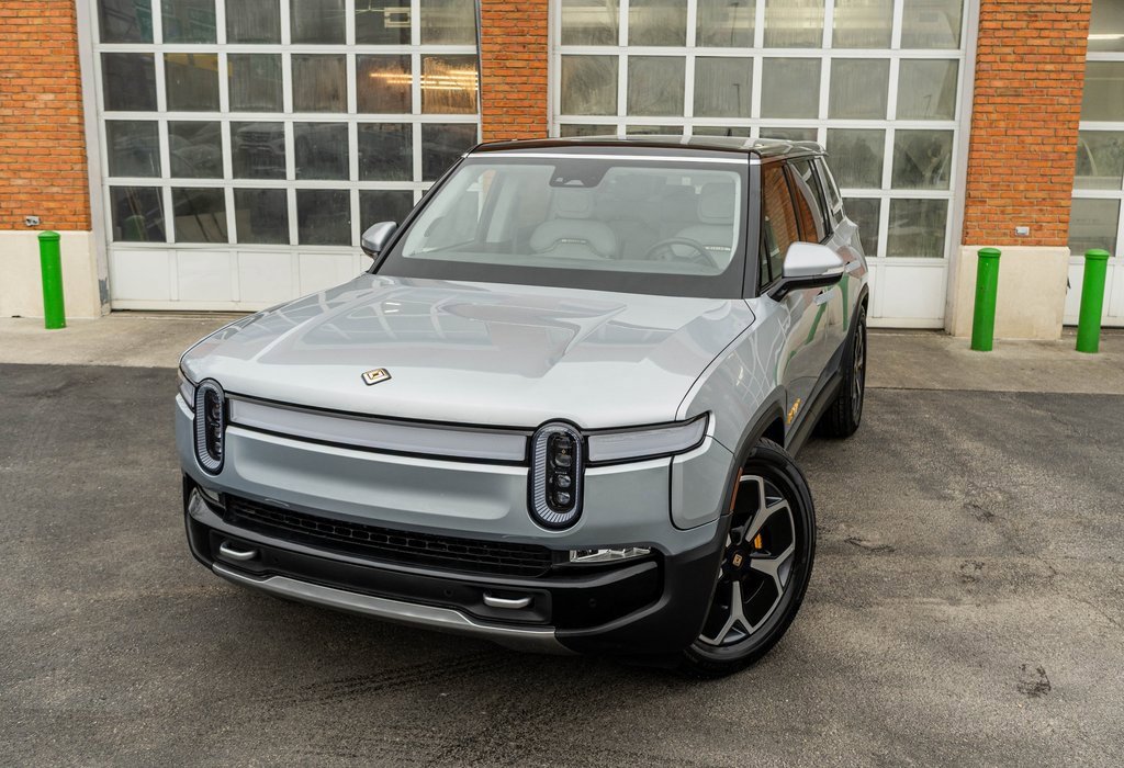 Used 2024 Rivian R1S Adventure image 2