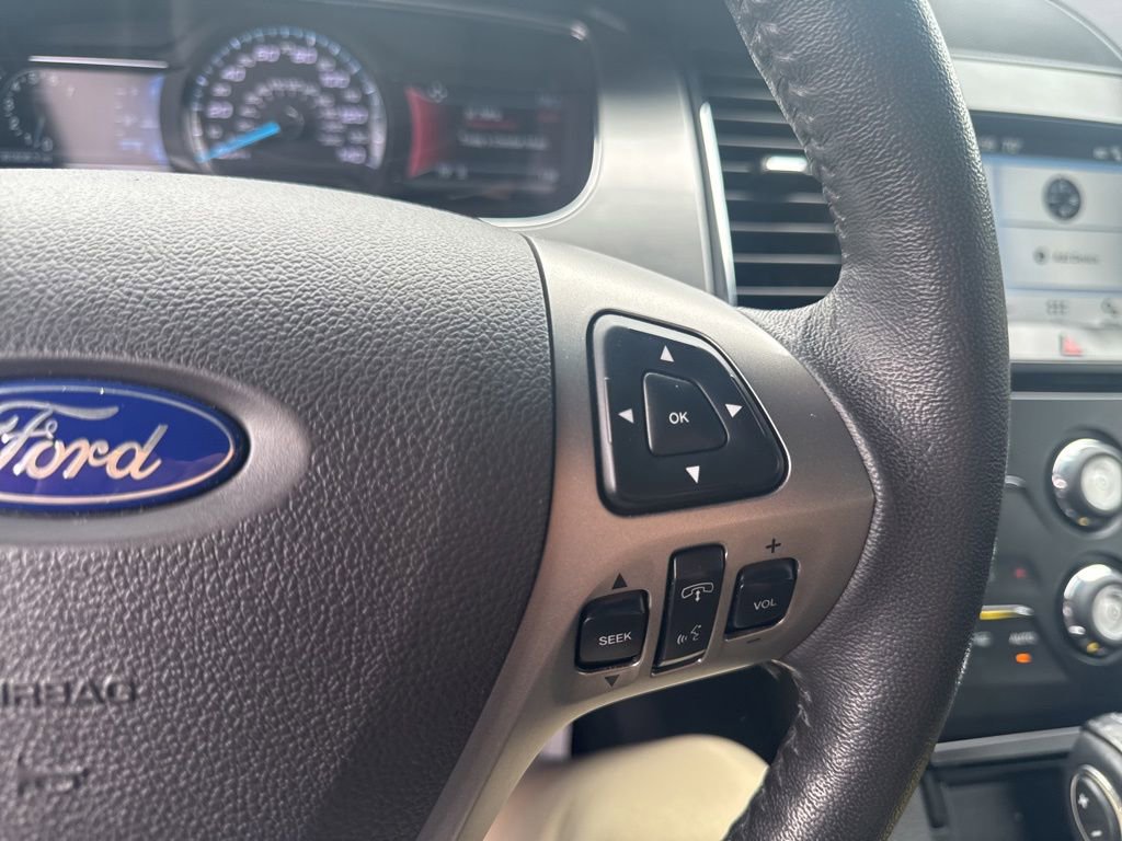 Used 2018 Ford Taurus SEL w/ Equipment Group 201A FWD image 18