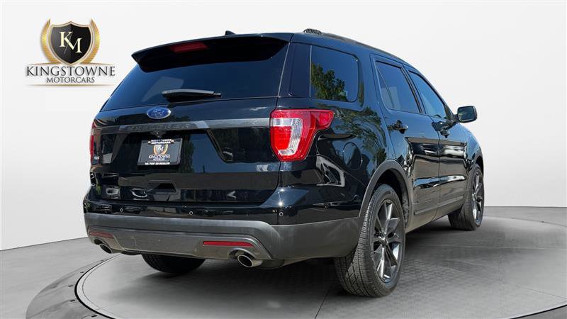 Used 2017 Ford Explorer XLT w/ Equipment Group 202A FWD image 5