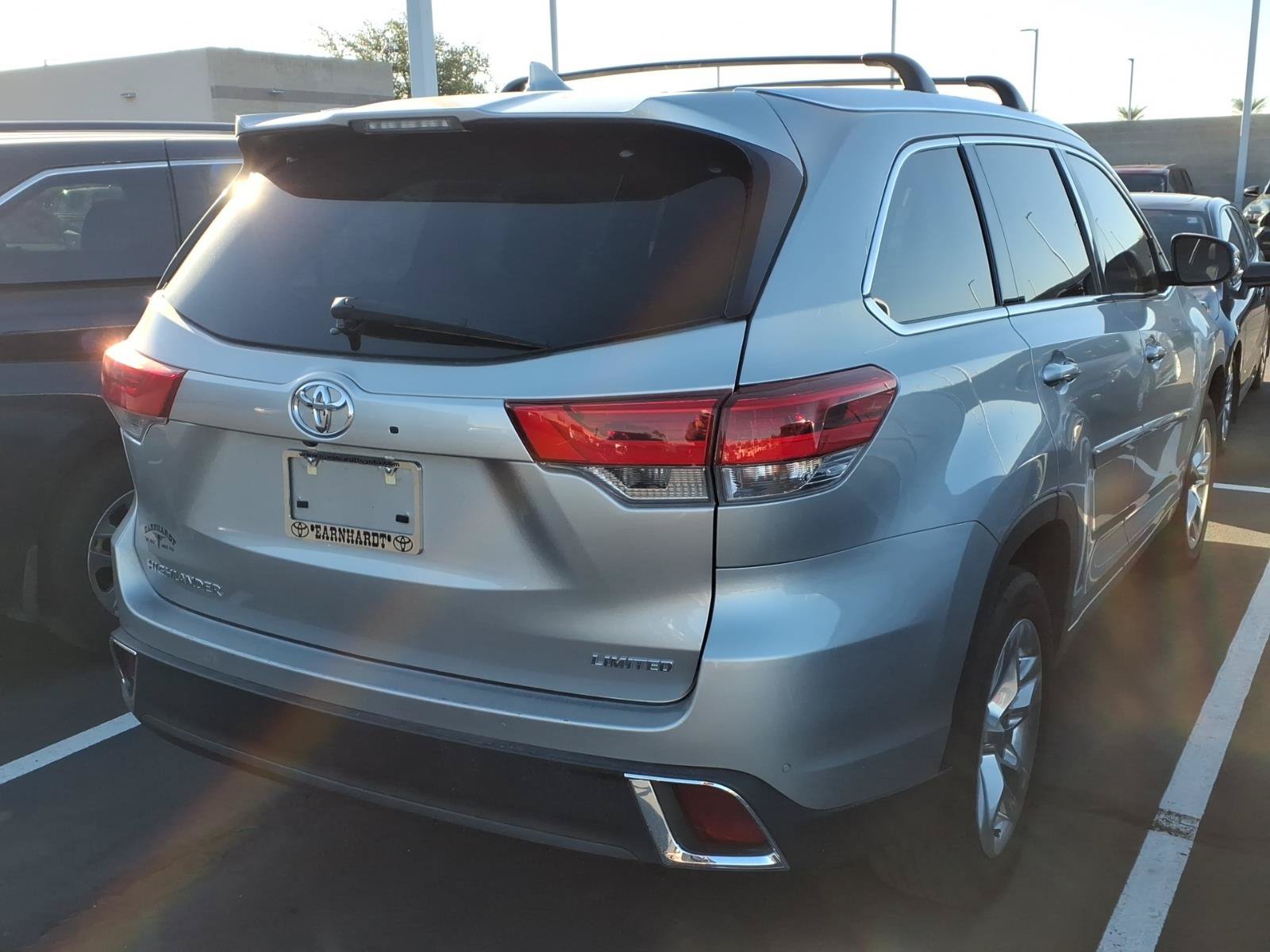 Certified 2018 Toyota Highlander Limited w/ Carpet Mat Package (TMS) FWD image 4