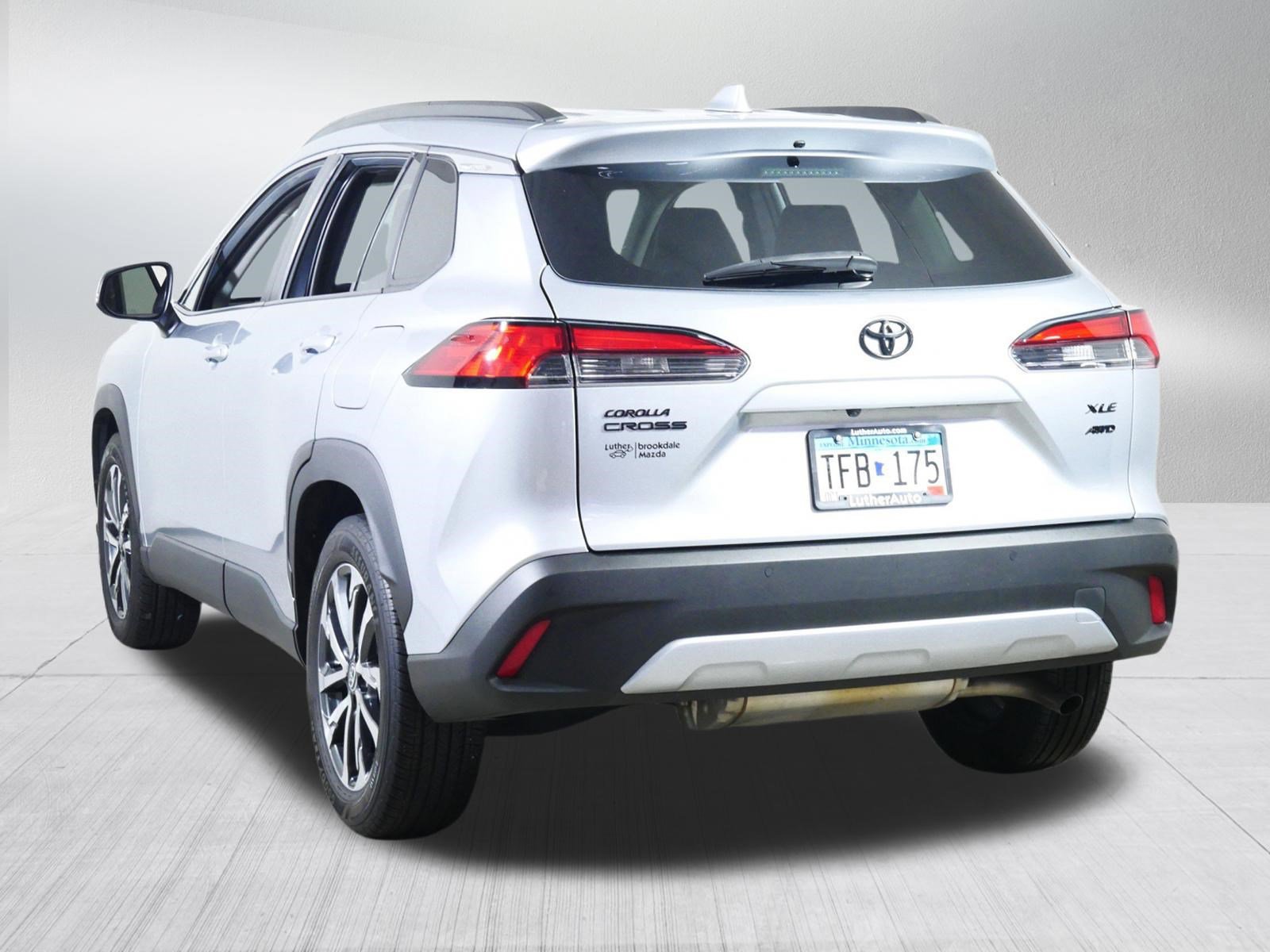 Used 2022 Toyota Corolla Cross XLE w/ Convenience Package image 5