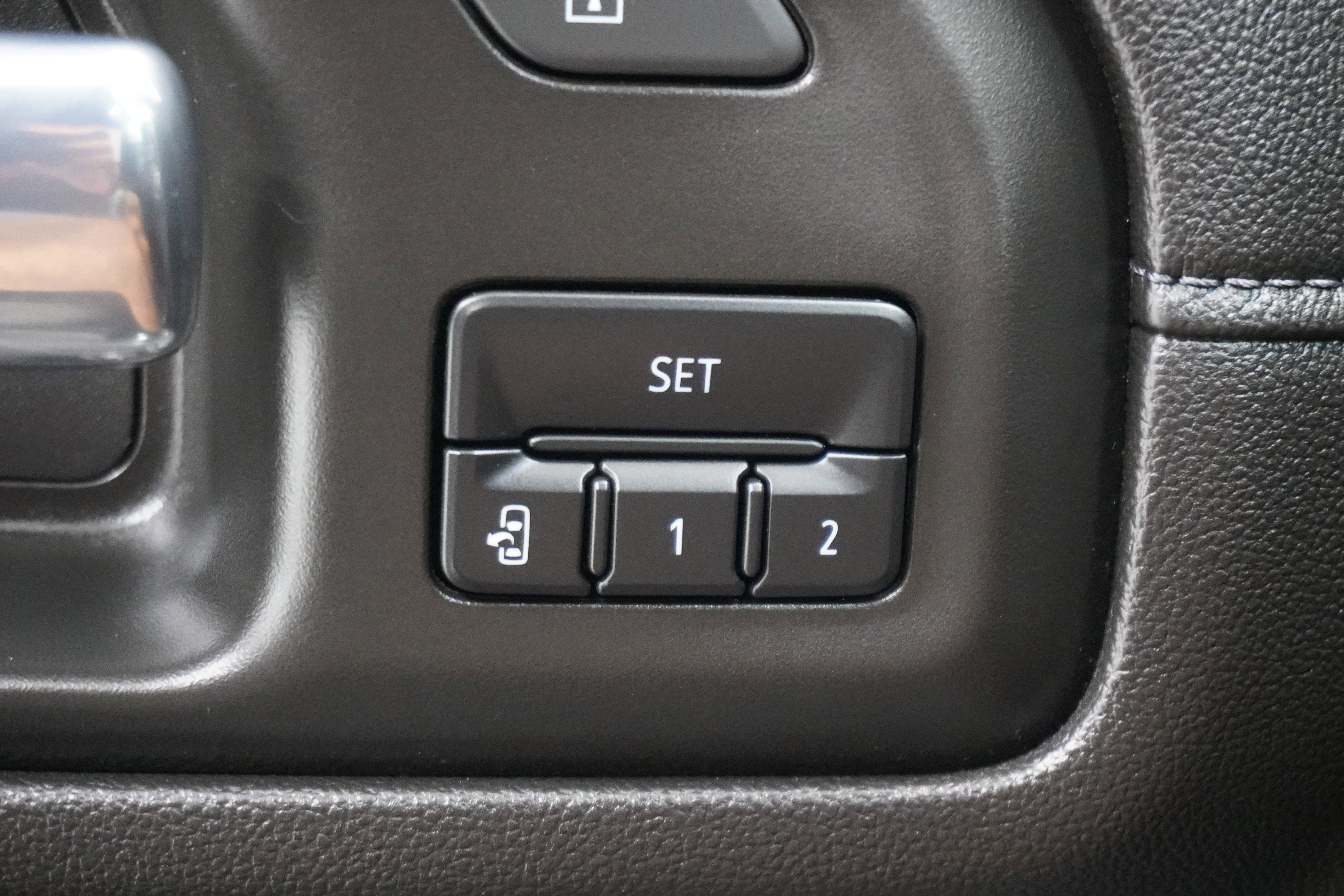 Used 2023 GMC Sierra 3500 Denali w/ Denali Black Diamond Edition image 16