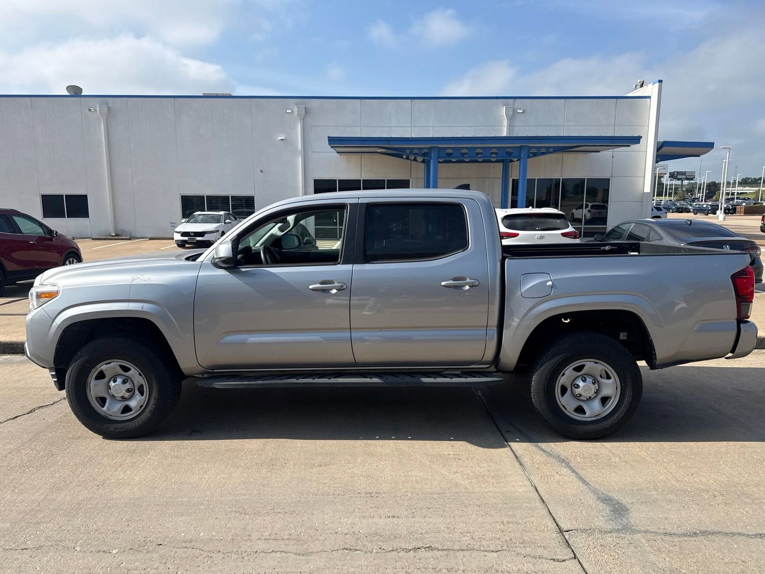 Used 2019 Toyota Tacoma SR RWD image 4