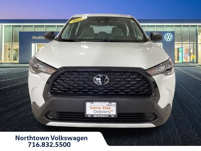 Used 2023 Toyota Corolla Cross L AWD/4WD image 3