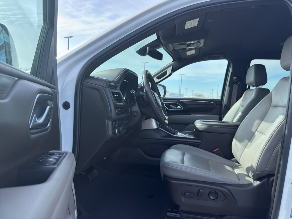 Used 2022 Chevrolet Tahoe LT w/ Luxury Package image 11