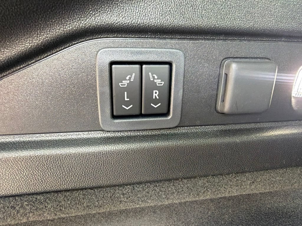 Used 2025 Cadillac Lyriq Luxury w/ LPO, Floor Liner Package AWD/4WD image 34