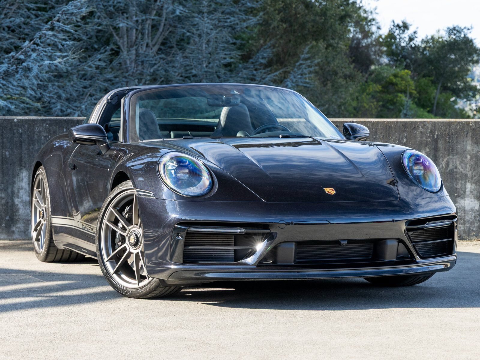 Certified 2022 Porsche 911 50th Anniversary Edition AWD/4WD image 6