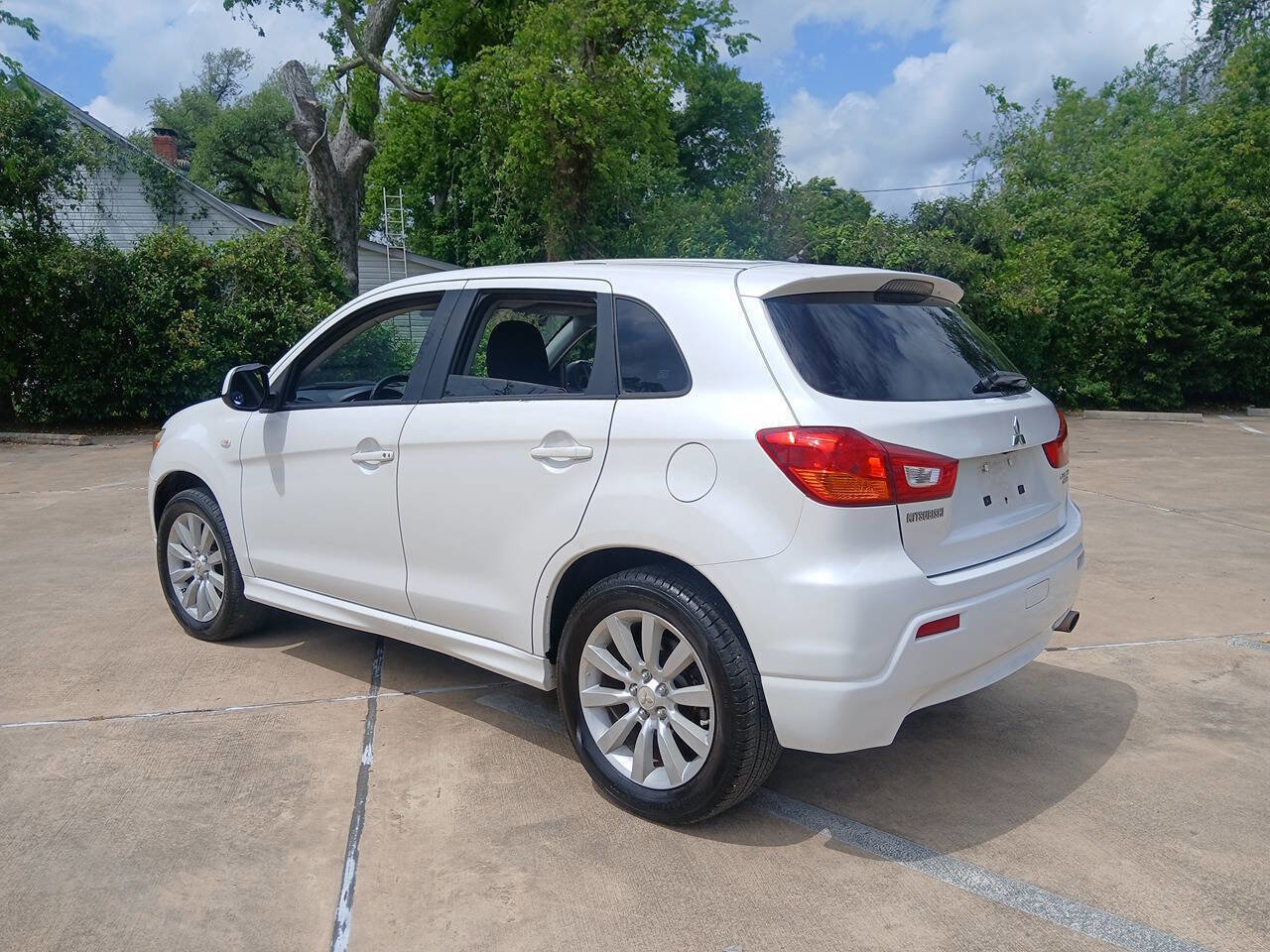 Used 2011 Mitsubishi Outlander Sport SE FWD image 7