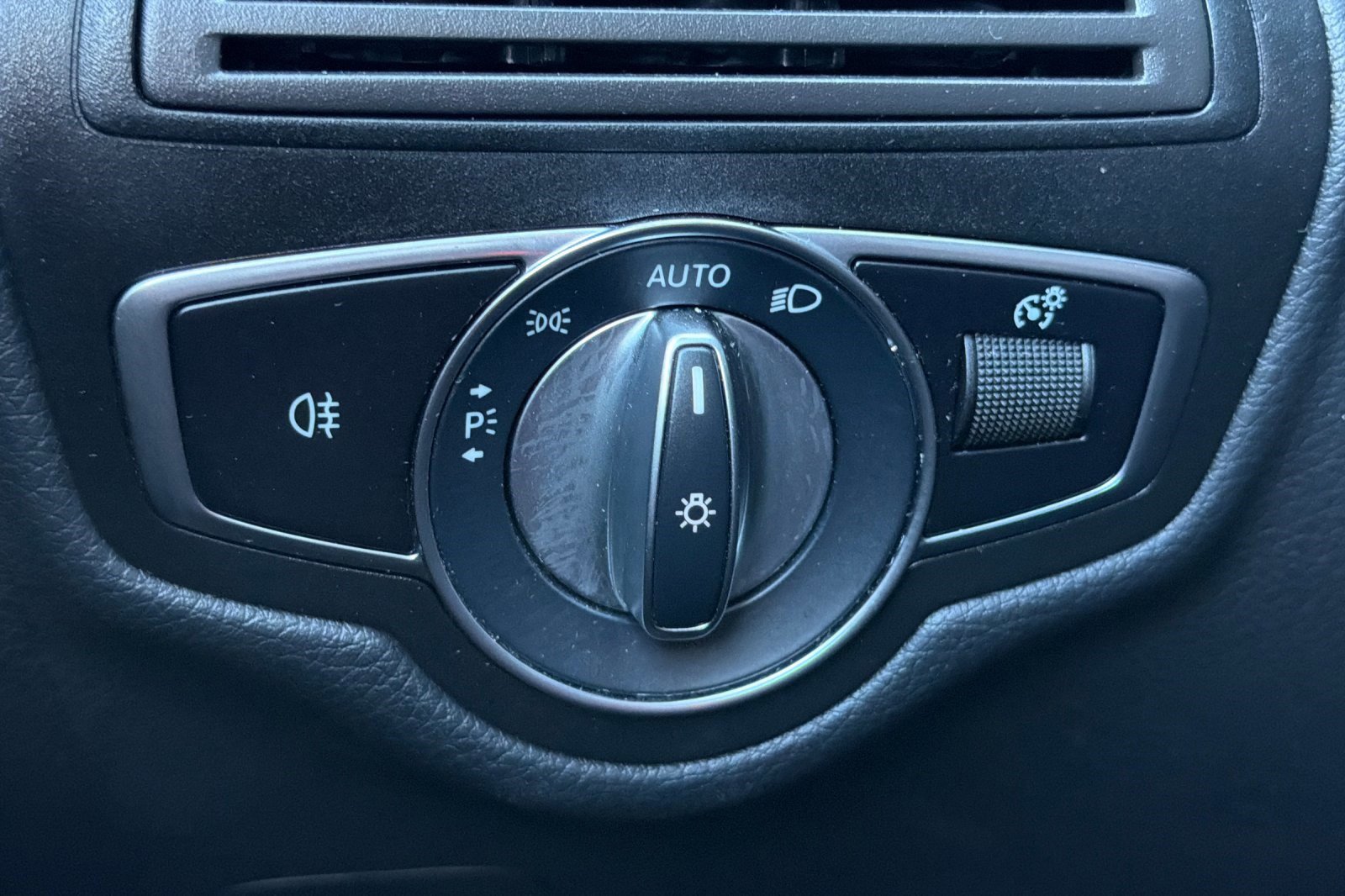 Used 2021 Mercedes-Benz GLC 300 300 image 35