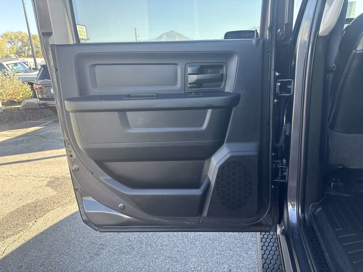 Used 2018 RAM 2500 Tradesman w/ Chrome Appearance Group AWD/4WD image 15
