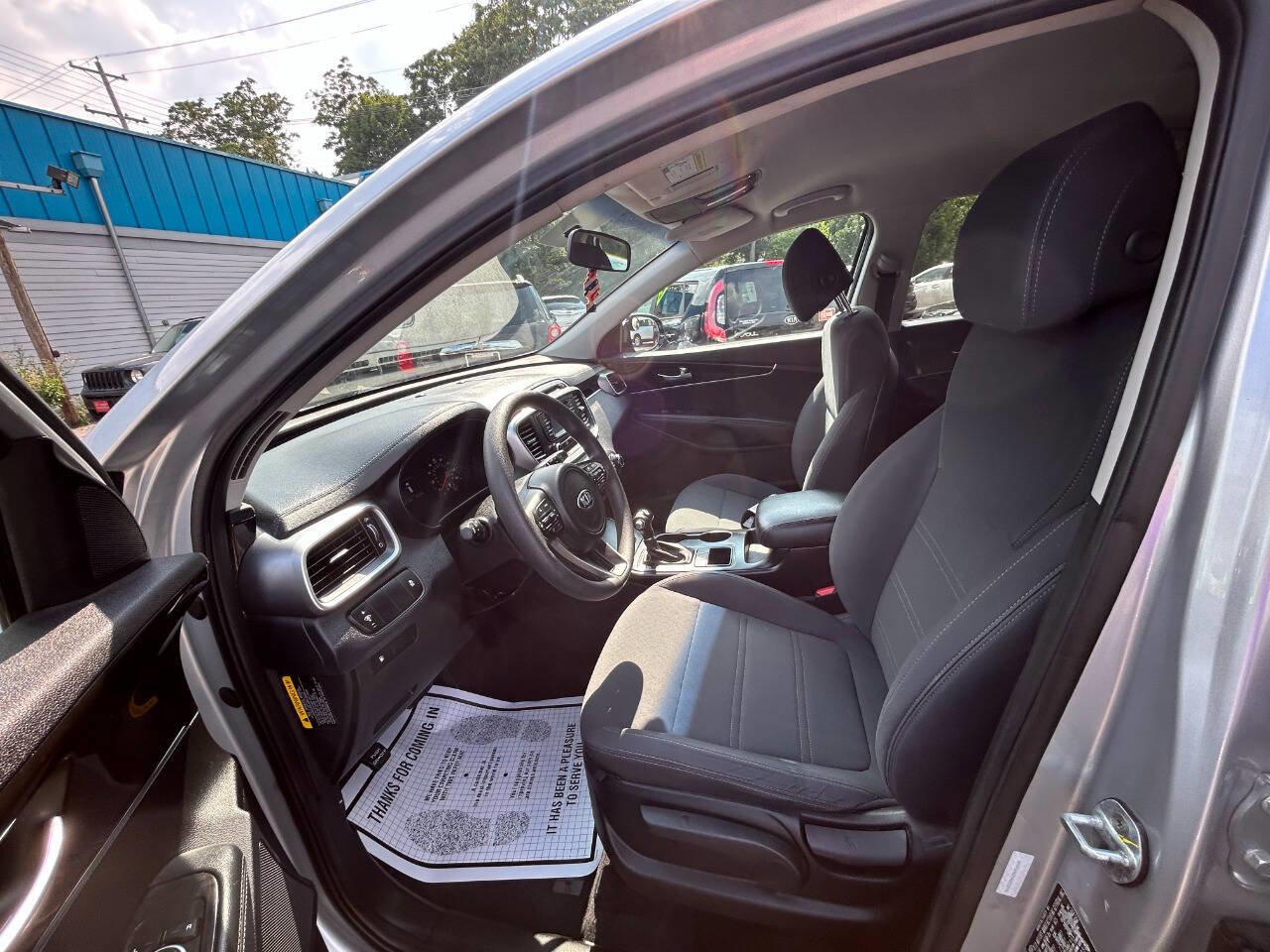 Used 2017 Kia Sorento FWD image 6