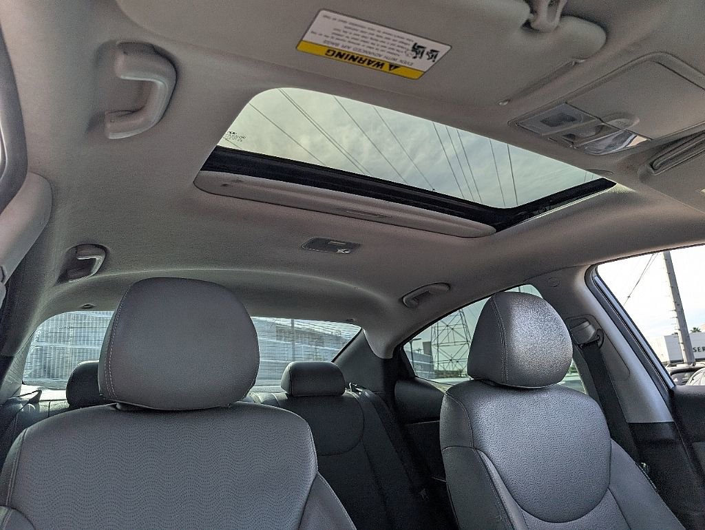 Used 2012 Hyundai Elantra Limited image 19