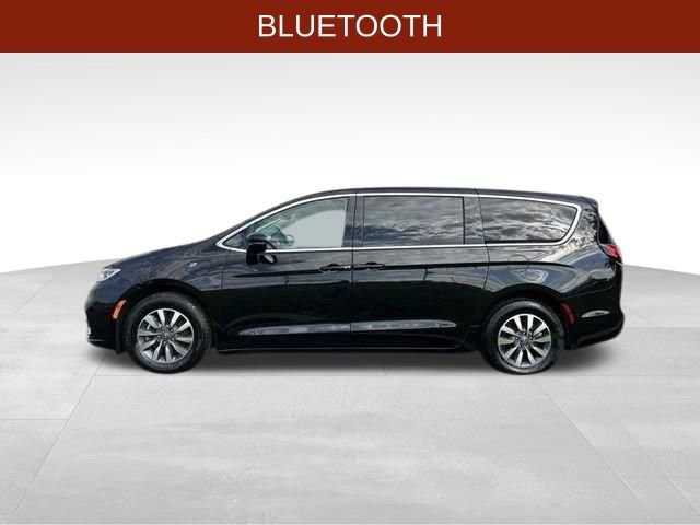 Used 2024 Chrysler Pacifica Limited FWD image 4