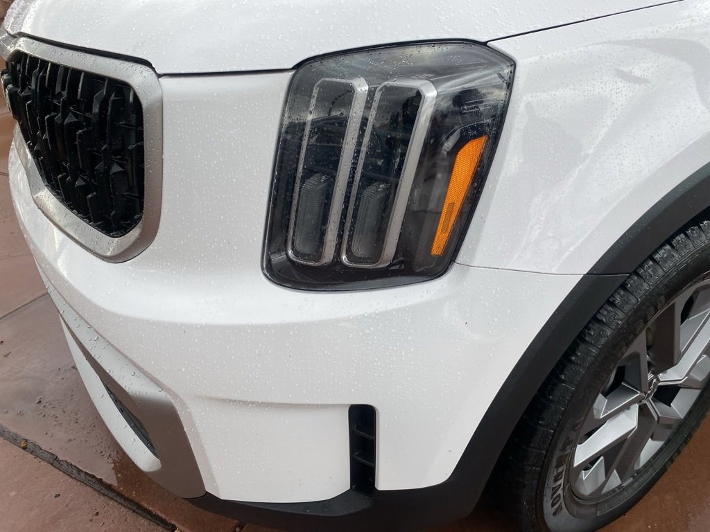 Used 2023 Kia Telluride LX image 3