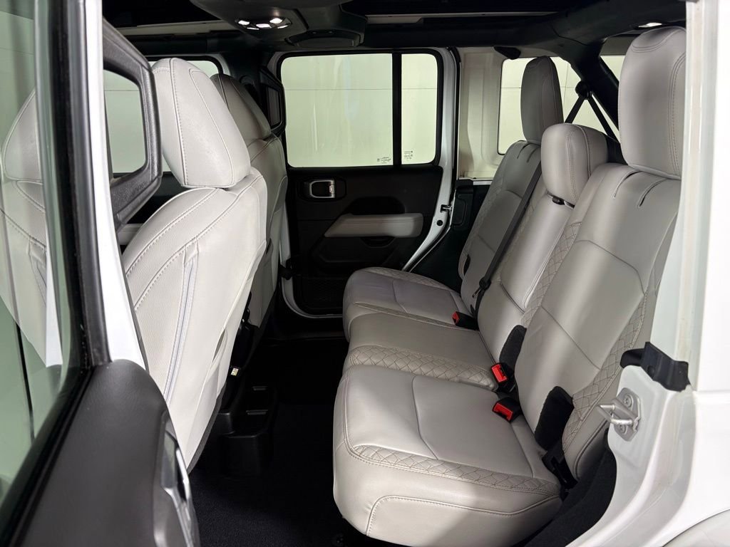 Used 2023 Jeep Wrangler Unlimited Sahara image 35