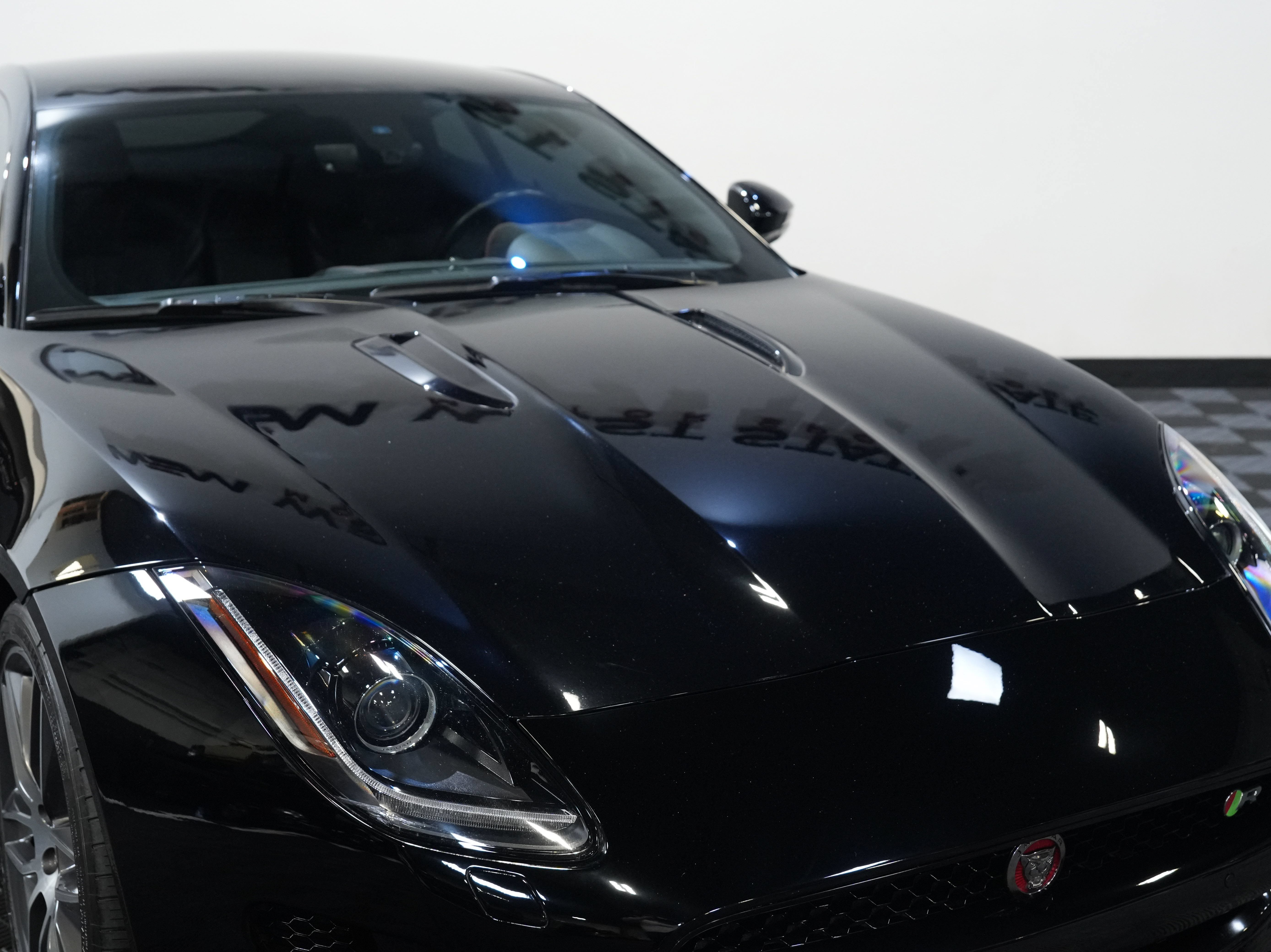Used 2015 Jaguar F-TYPE R RWD image 12