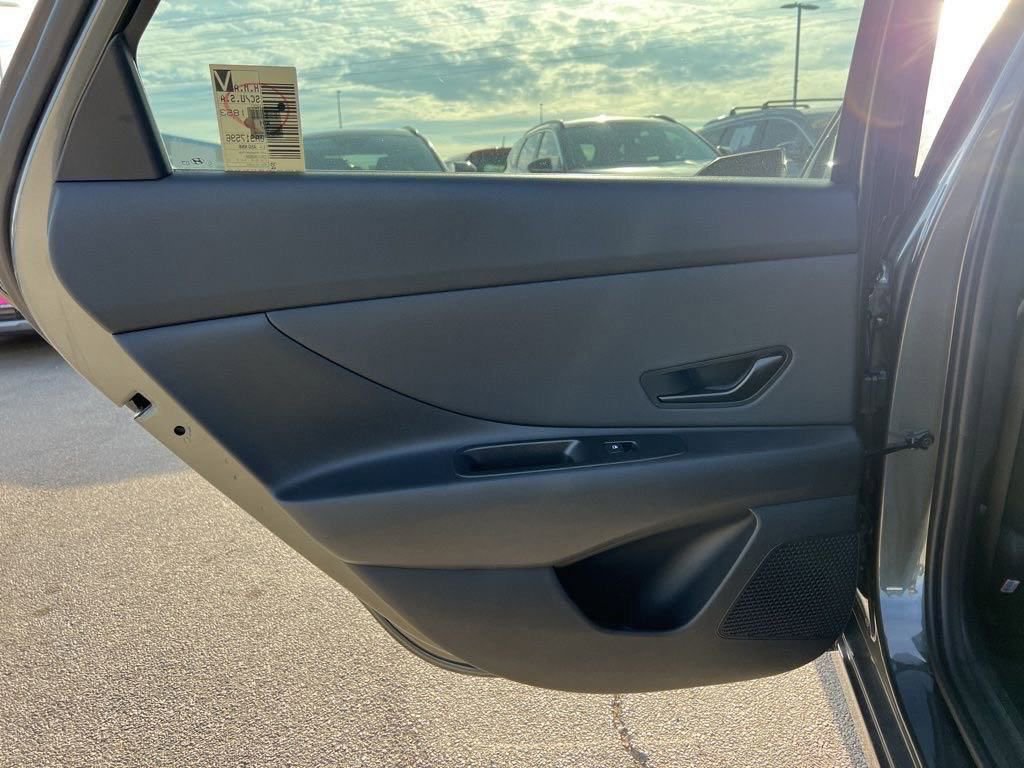 Used 2025 Hyundai Elantra Sport image 17