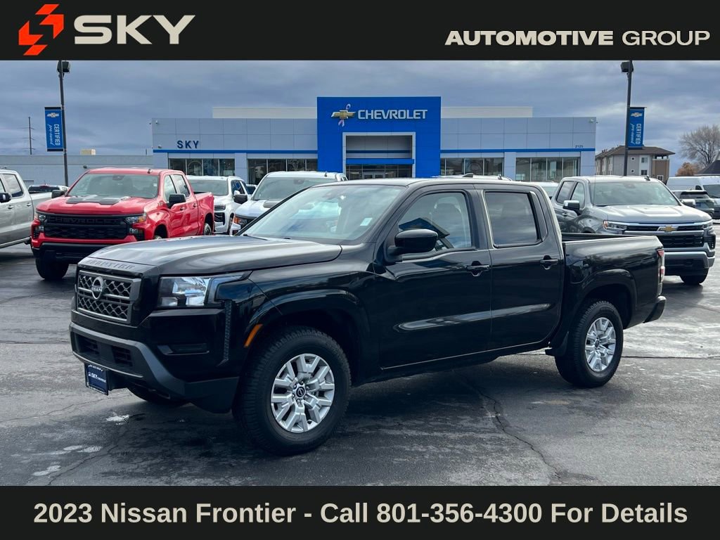 Used 2023 Nissan Frontier SV image 1