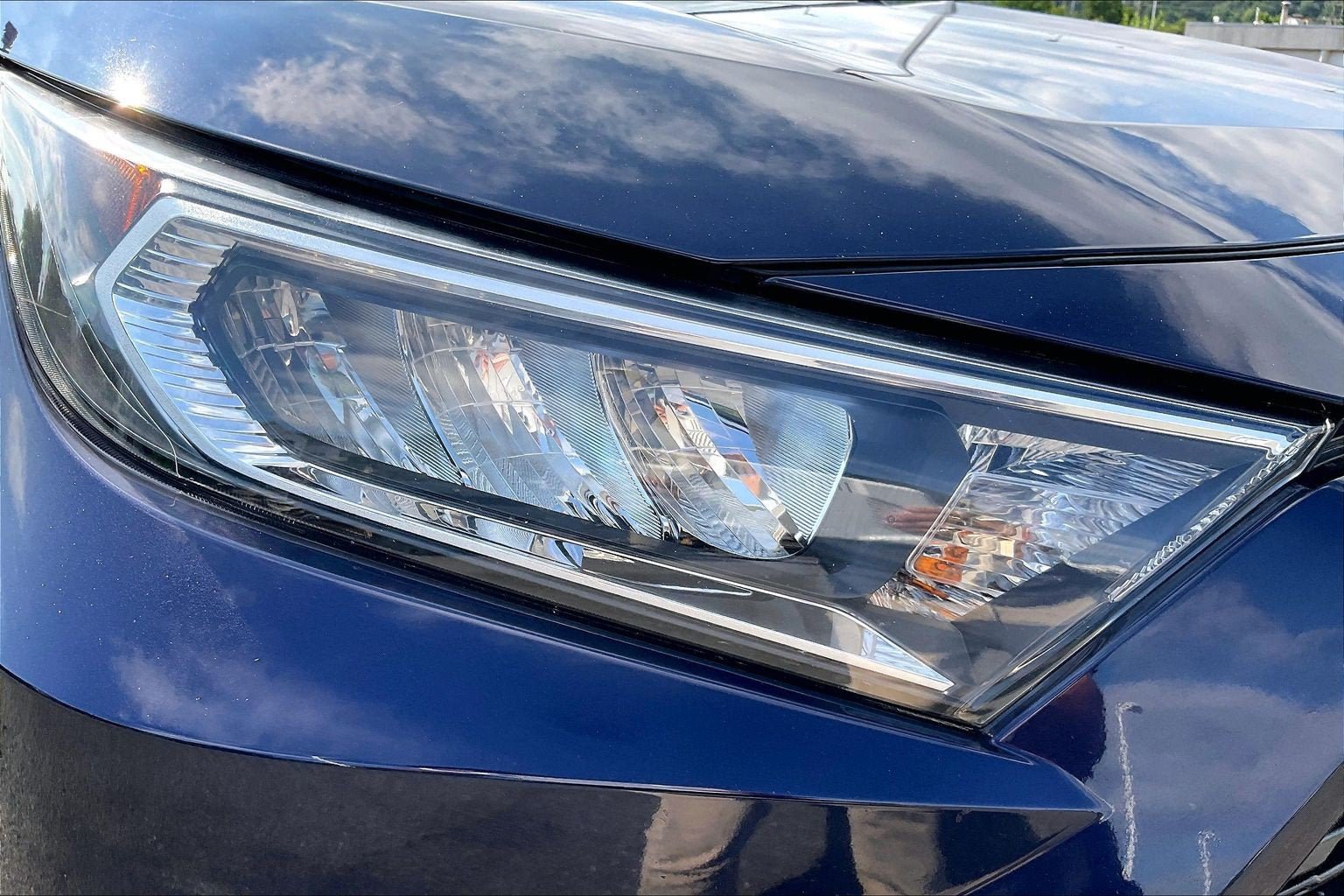 Used 2020 Toyota RAV4 XLE Premium AWD/4WD image 27