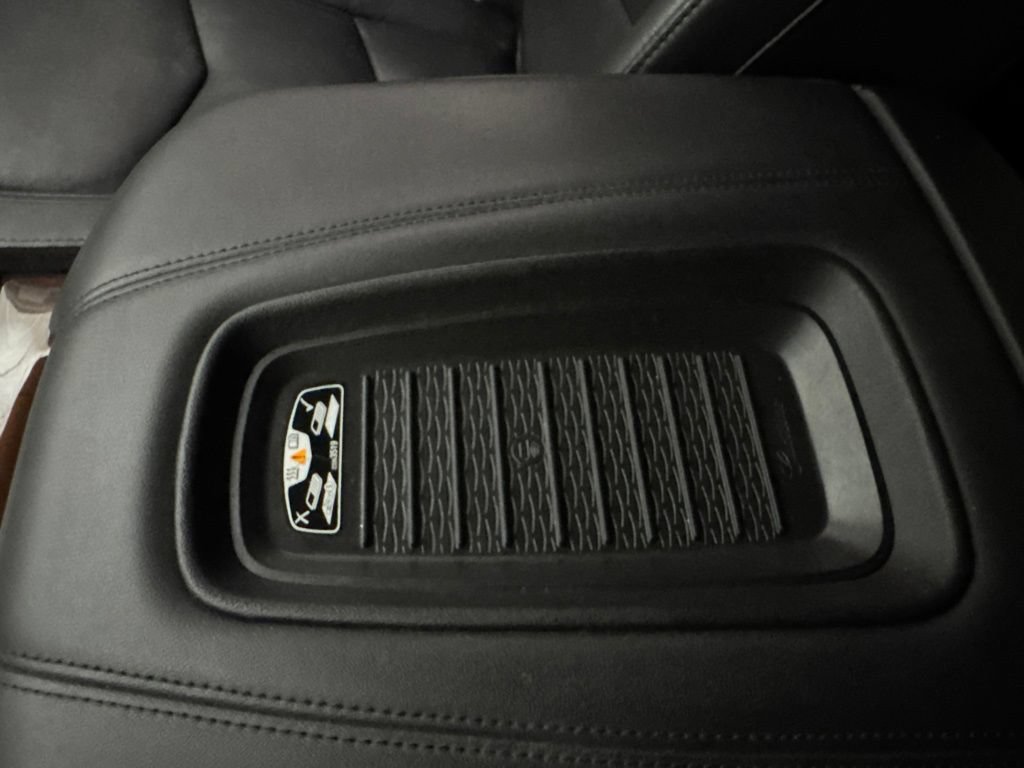 Used 2020 Cadillac Escalade ESV 4WD image 45