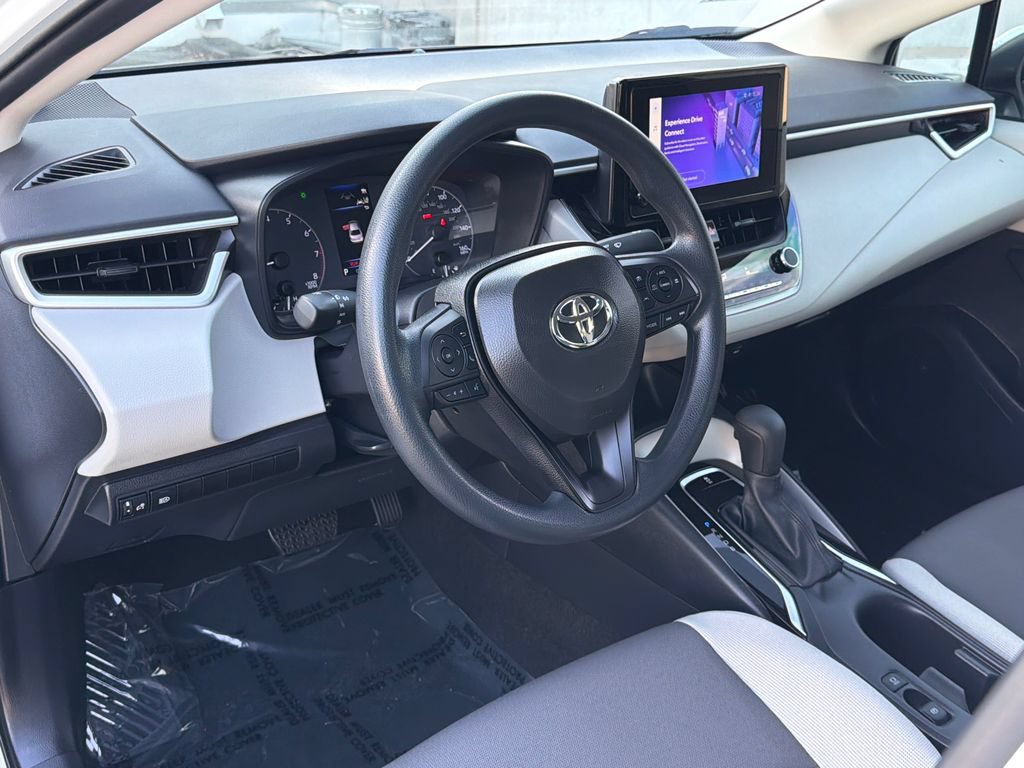 Used 2025 Toyota Corolla LE FWD image 18