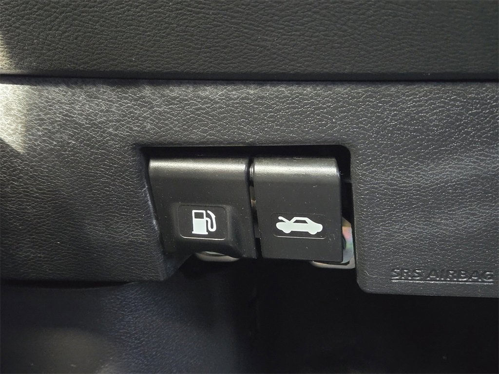 Used 2020 Nissan Kicks SR w/ SR Premium Package image 24