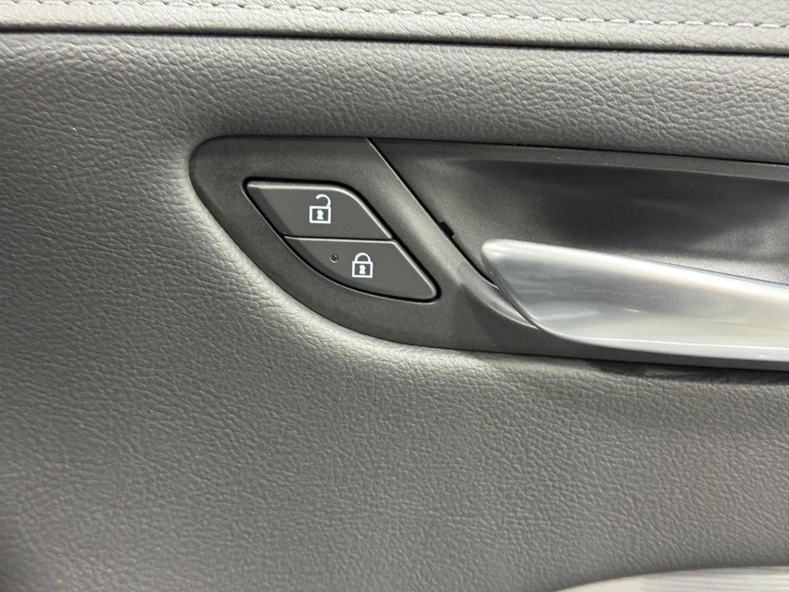 Used 2025 Cadillac XT4 Premium Luxury image 21